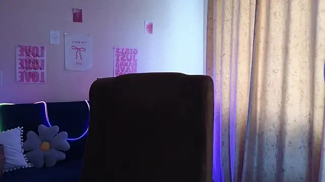 Snapshot of Sandra_Snowflake chatting on 05/12/26, 12:00 Sandra Snowflake online show from 05/12/26, 12:00