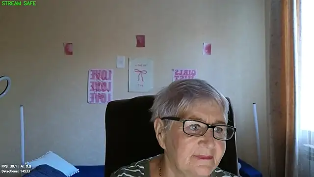 Snapshot of Sandra_Snowflake chatting on 07/13/26, 03:50 Sandra Snowflake online show from 07/13/26, 03:50