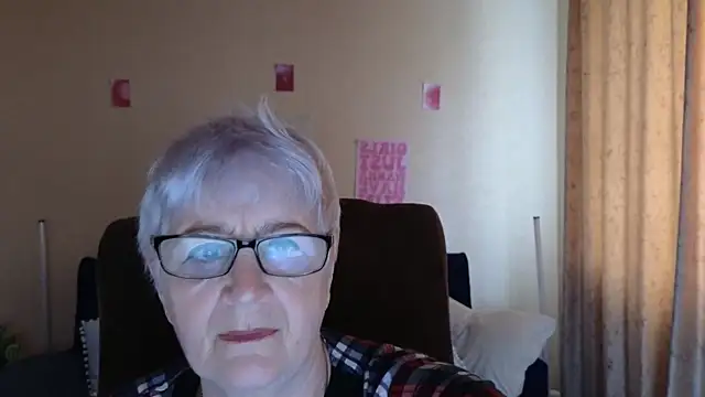 Snapshot of Sandra_Snowflake chatting on 05/13/26, 04:19 Sandra Snowflake online show from 05/13/26, 04:19