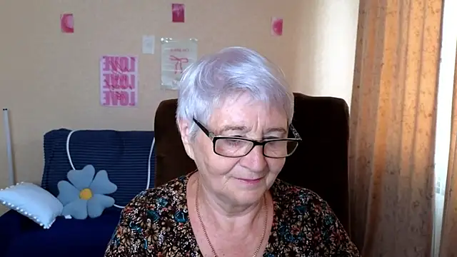 Snapshot of Sandra_Snowflake chatting on 06/29/26, 03:57 Sandra Snowflake online show from 06/29/26, 03:57