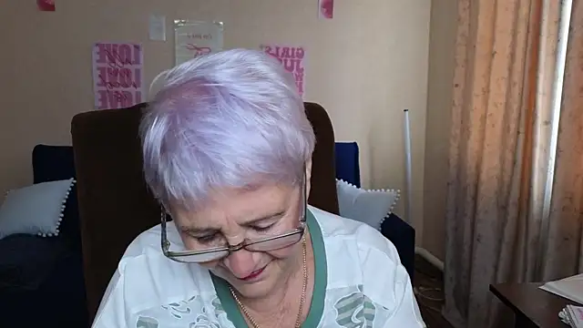 Snapshot of Sandra_Snowflake chatting on 07/17/26, 04:10 Sandra Snowflake online show from 07/17/26, 04:10