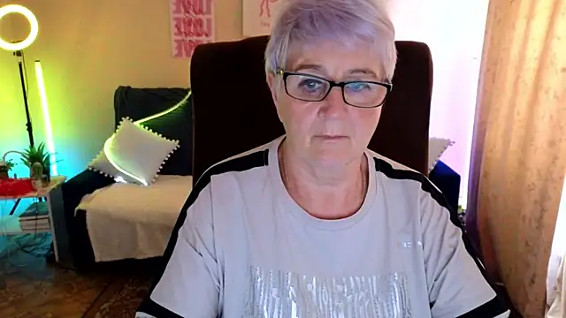 Snapshot of Sandra_Snowflake chatting on 06/17/26, 11:09 Sandra Snowflake online show from 06/17/26, 11:09