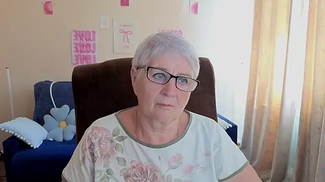 Snapshot of Sandra_Snowflake chatting on 07/01/26, 12:16 Sandra Snowflake online show from 07/01/26, 12:16