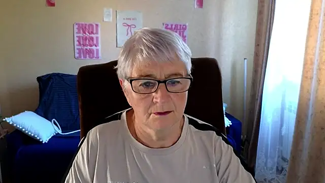 Snapshot of Sandra_Snowflake chatting on 06/24/26, 03:49 Sandra Snowflake online show from 06/24/26, 03:49