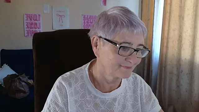 Snapshot of Sandra_Snowflake chatting on 05/22/26, 04:10 Sandra Snowflake online show from 05/22/26, 04:10