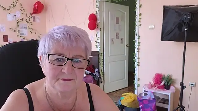 Snapshot of Sandra_Snowflake chatting on 03/25/26, 11:09 Sandra Snowflake online show from 03/25/26, 11:09