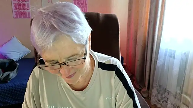 Snapshot of Sandra_Snowflake chatting on 07/09/26, 04:24 Sandra Snowflake online show from 07/09/26, 04:24
