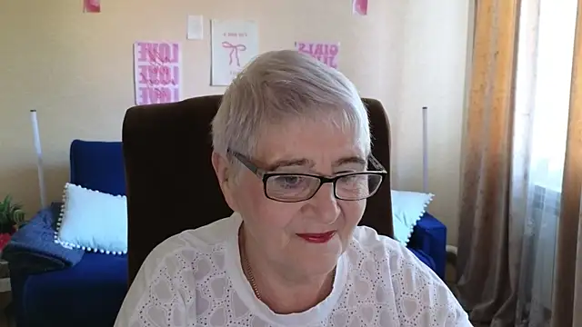 Snapshot of Sandra_Snowflake chatting on 05/20/26, 04:09 Sandra Snowflake online show from 05/20/26, 04:09