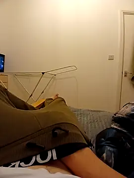 Snapshot of Eusuntnoulgigolo chatting on 02/06/26, 08:27 Eusuntnoulgigolo online show from 02/06/26, 08:27