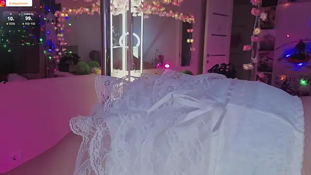 Sparkle Mona online show from 11/17/25, 03:32