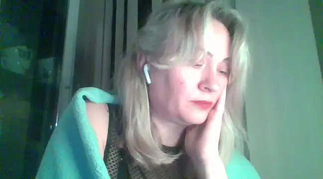 Snapshot of Mary888x chatting on 02/18/25, 06:47 Mary888x online show from 02/18/25, 06:47