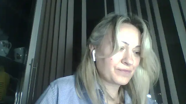 Snapshot of Mary888x chatting on 03/06/25, 08:27 Mary888x online show from 03/06/25, 08:27