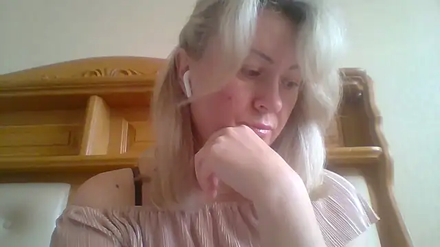 Snapshot of Mary888x chatting on 02/17/25, 06:31 Mary888x online show from 02/17/25, 06:31