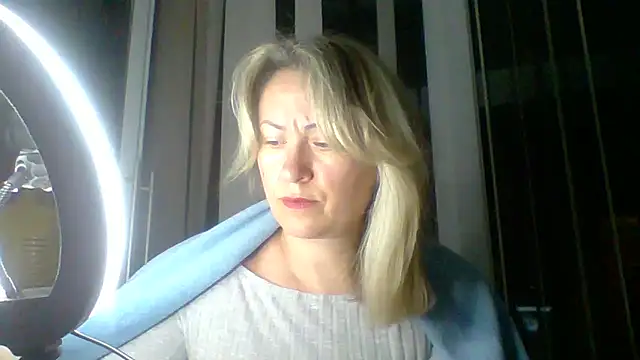 Snapshot of Mary888x chatting on 02/17/25, 06:50 Mary888x online show from 02/17/25, 06:50