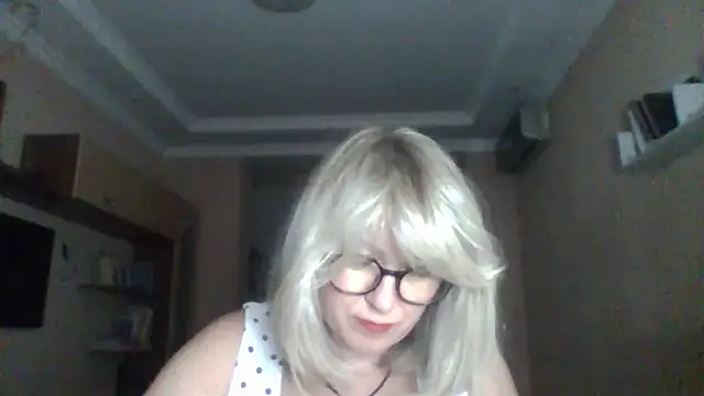 Snapshot of Mary888x chatting on 09/14/25, 06:30 Mary888x online show from 09/14/25, 06:30