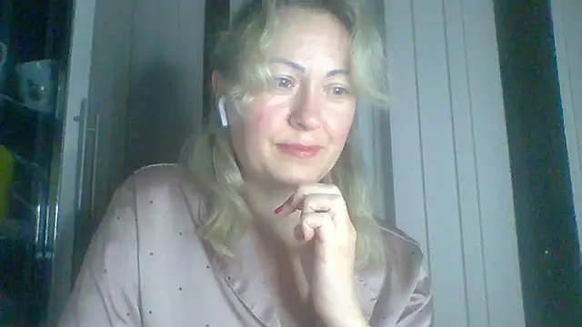 Snapshot of Mary888x chatting on 03/10/25, 06:01 Mary888x online show from 03/10/25, 06:01