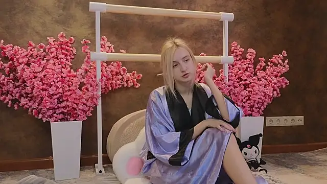 aishiro online show from 03/18/25, 12:50