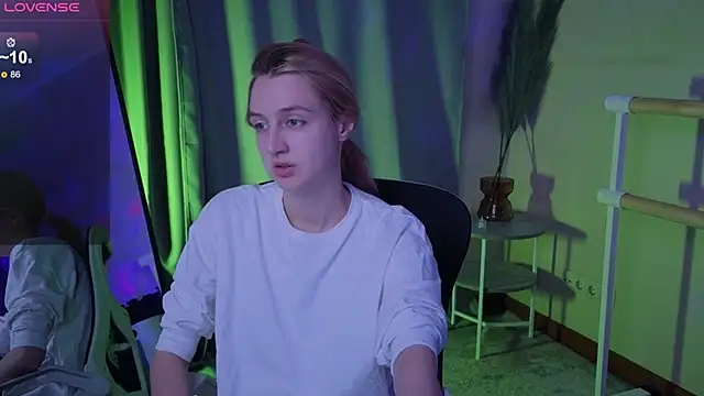 aishiro online show from 11/28/25, 09:20