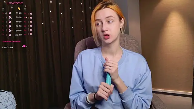 aishiro online show from 12/17/25, 01:27