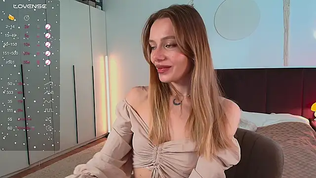 LunaticaBae online show from 10/19/25, 02:58