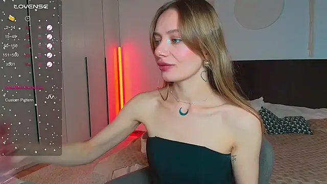 LunaticaBae online show from 10/09/25, 05:19