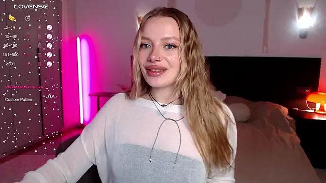 LunaticaBae online show from 03/20/25, 01:13