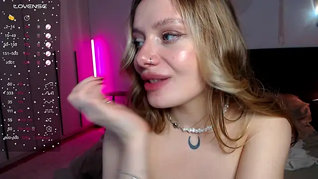 LunaticaBae online show from 03/16/25, 07:15