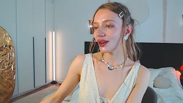 LunaticaBae online show from 03/23/26, 02:44