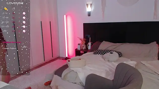 LunaticaBae online show from 03/03/25, 12:45