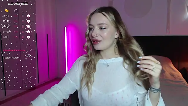 LunaticaBae online show from 02/24/25, 01:02