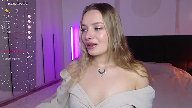 LunaticaBae online show from 02/23/25, 01:13