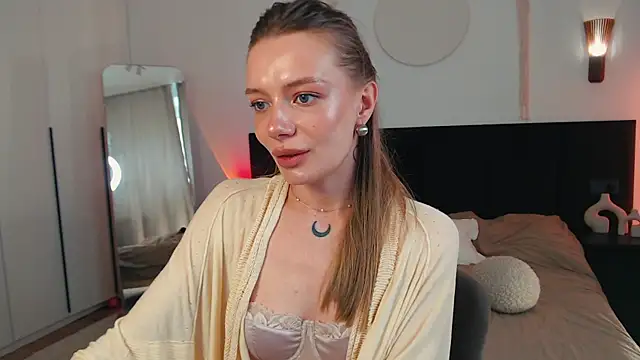 LunaticaBae online show from 05/22/26, 03:48