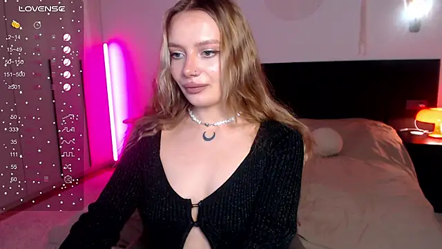 LunaticaBae online show from 03/15/25, 01:08