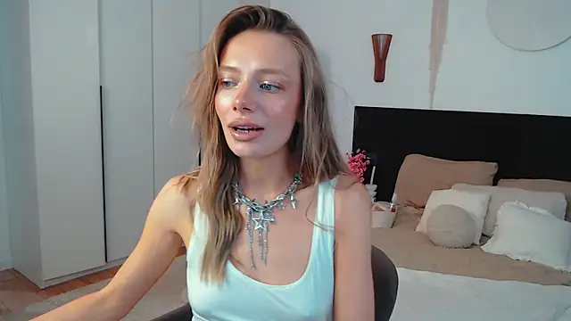 LunaticaBae online show from 07/16/26, 06:10