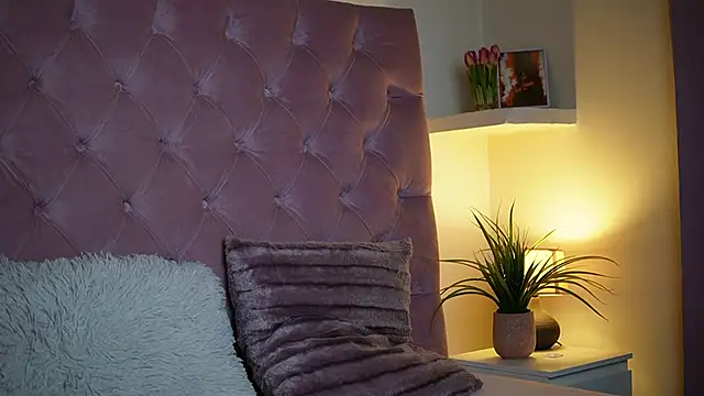 MaiaMini online show from 10/14/25, 09:25