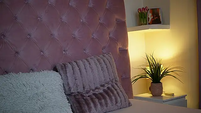 MaiaMini online show from 09/12/25, 08:52