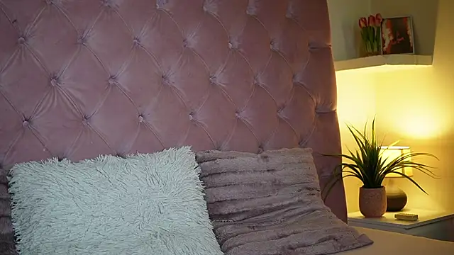 MaiaMini online show from 03/31/26, 06:21