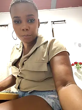 Snapshot of DashaSousaa chatting on 10/21/25, 05:12 DashaSousaa online show from 10/21/25, 05:12