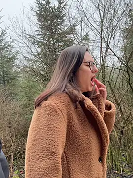 Snapshot of AvaFlowers6 chatting on 11/30/25, 01:01 AvaFlowers6 online show from 11/30/25, 01:01