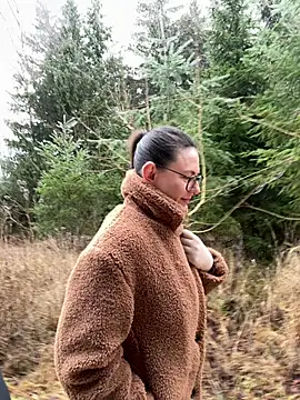 Snapshot of AvaFlowers6 chatting on 12/17/25, 08:30 AvaFlowers6 online show from 12/17/25, 08:30