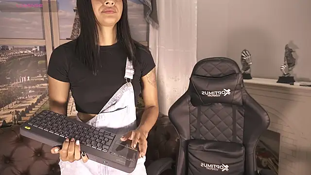 Snapshot of katia_foxxx_ chatting on 06/12/26, 05:32 katia foxxx online show from 06/12/26, 05:32