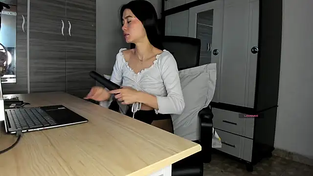 MollyCraft online show from 10/30/25, 01:09