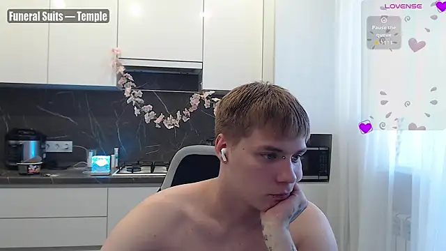 Snapshot of yourlildemon chatting on 06/17/26, 03:44 yourlildemon online show from 06/17/26, 03:44