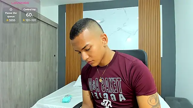 Rafa2004Cruz online show from 02/18/25, 03:41