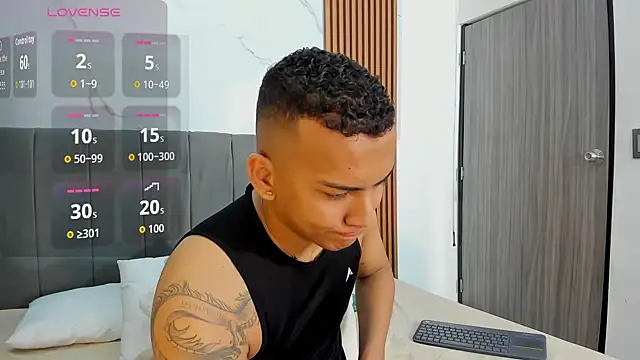 Rafa2004Cruz online show from 09/24/25, 12:11