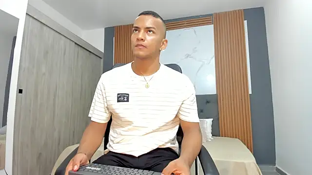 Rafa2004Cruz online show from 03/18/25, 12:17