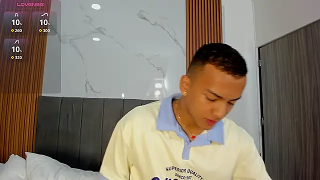 Rafa2004Cruz online show from 10/12/25, 02:51