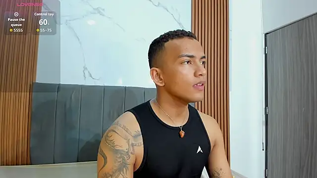 Rafa2004Cruz online show from 10/10/25, 12:28