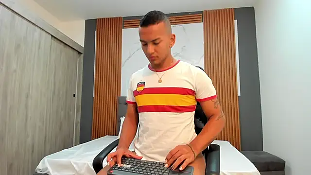 Rafa2004Cruz online show from 02/19/25, 11:38