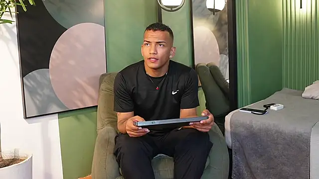 Rafa2004Cruz online show from 12/18/25, 12:42